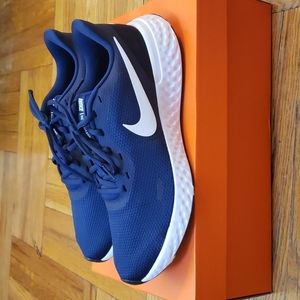 Nike Revolution 5 Midnight/White Men Size 10
